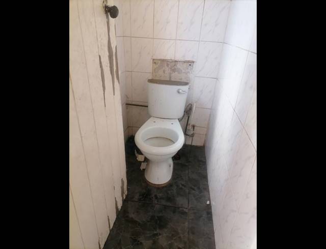 6 BEDROOM HOUSE FOR SALE IN BEZUIDENHOUT VALLEY